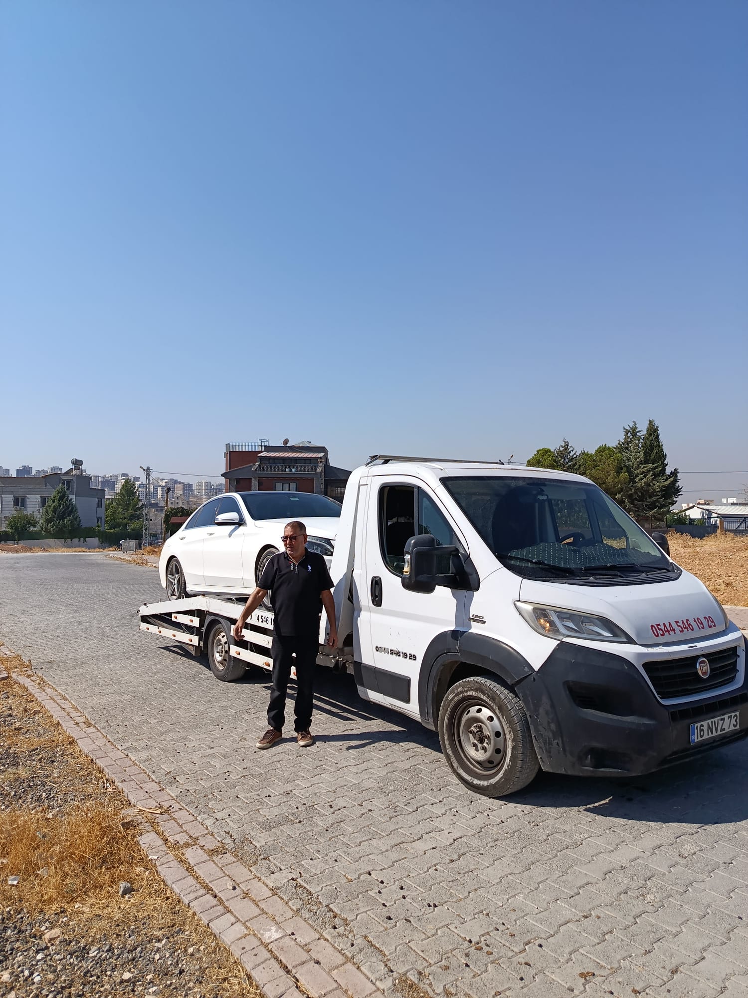 Lüks aracın çekici ile güvenli taşınması